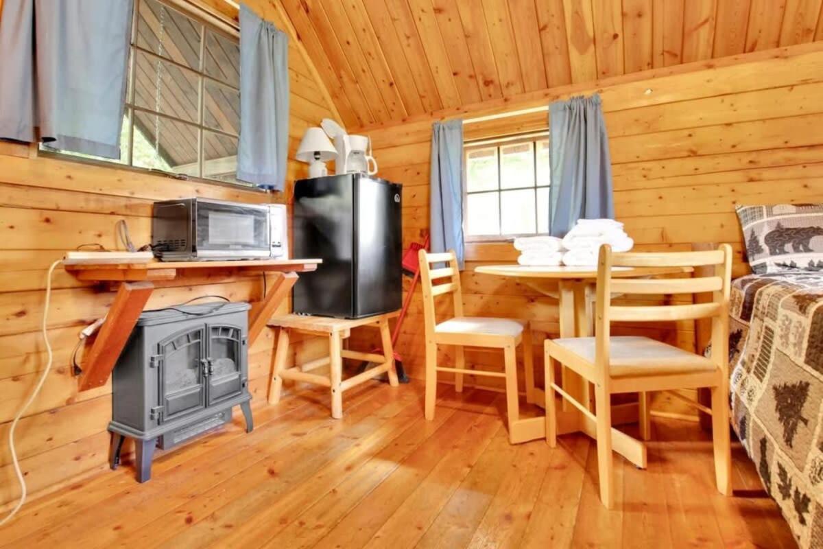 Lovely Rustic Cabin In Bloomington Exteriér fotografie