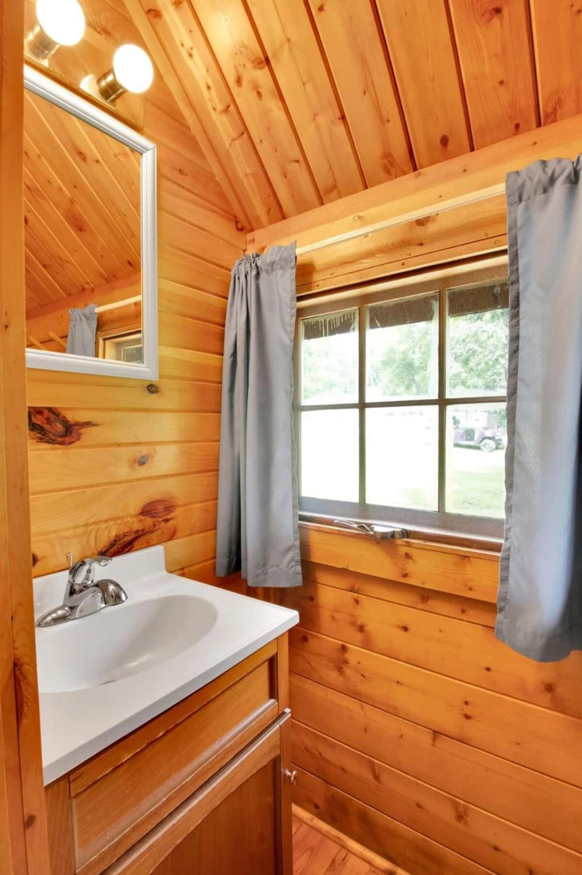 Lovely Rustic Cabin In Bloomington Exteriér fotografie
